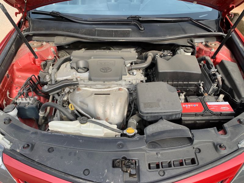 Thumbnail 2 of 2014 Toyota Camry SE